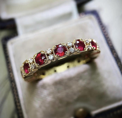 ScharlachrotesBand™ Verbessert den eleganten Stil